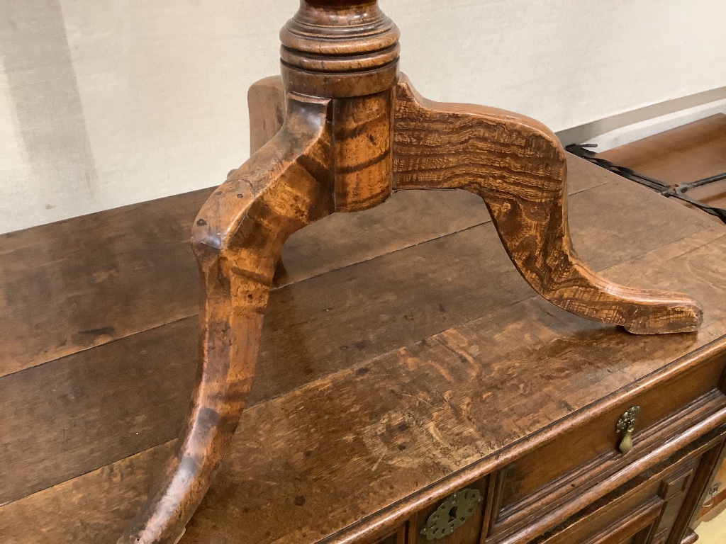 A George III faded oak circular tilt top tea table, 68cm diameter, height 72cm